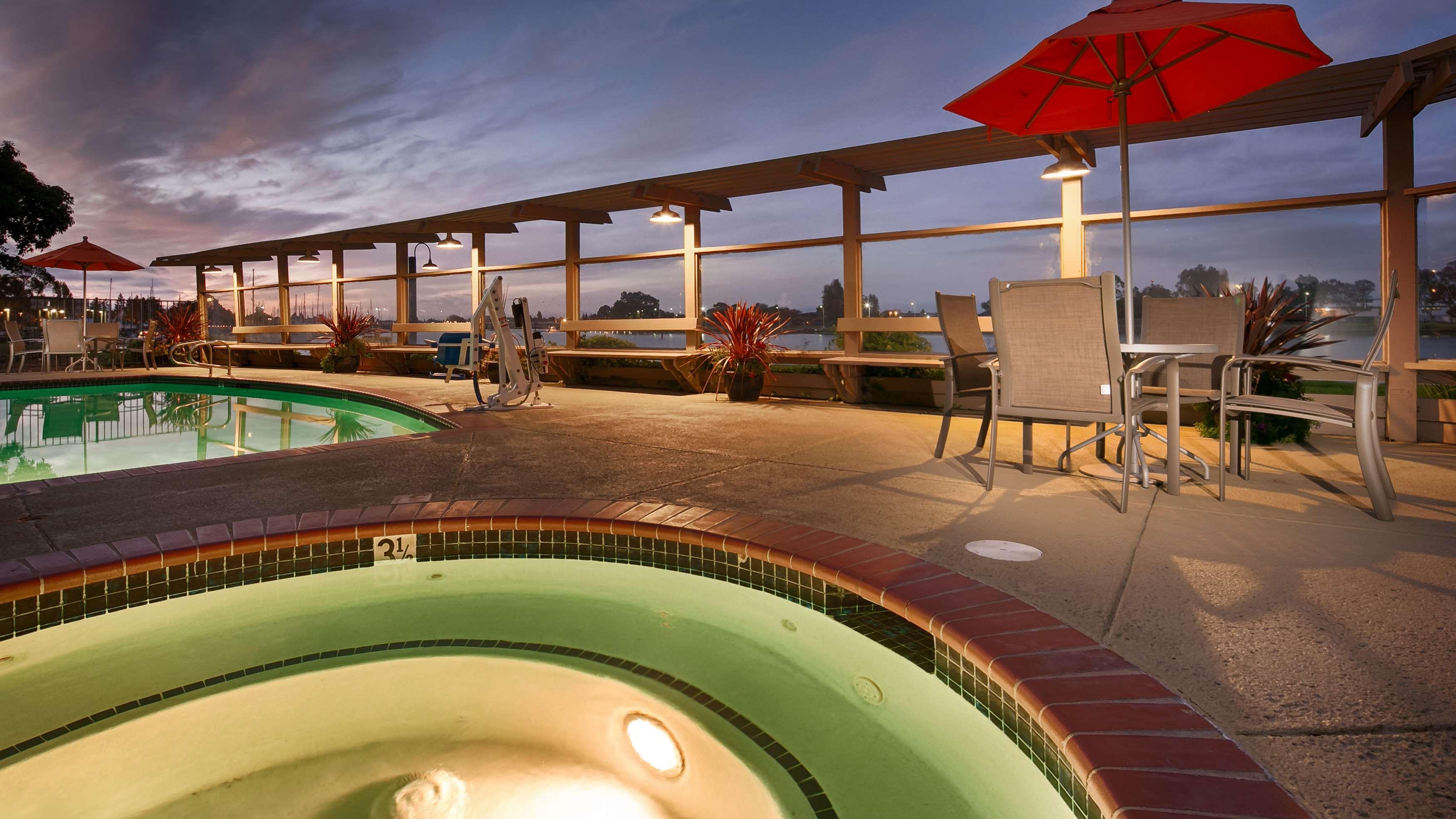 Best Western Plus Bayside Hotel Oakland Exterior photo
