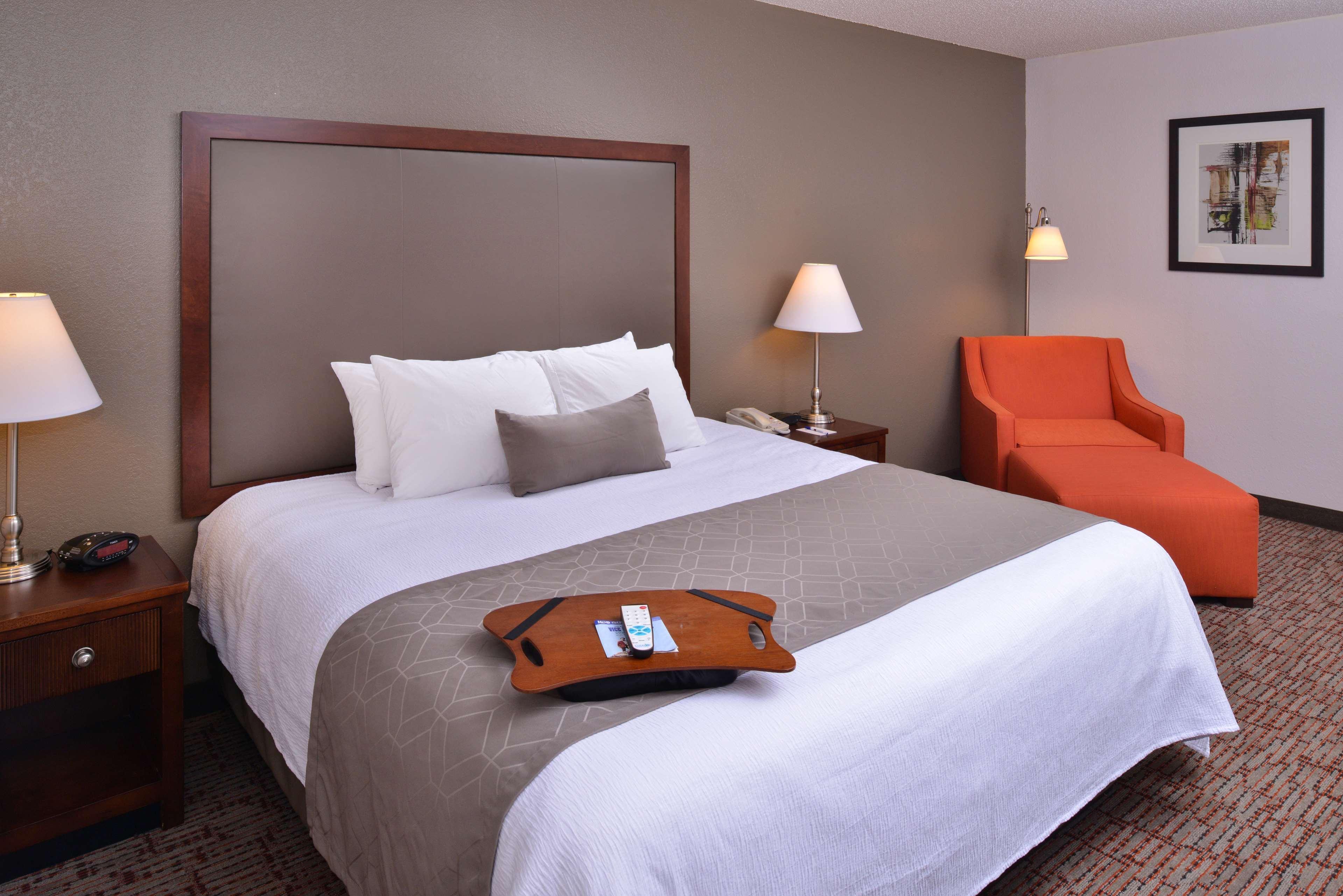 Best Western Plus Bayside Hotel Oakland Exterior photo