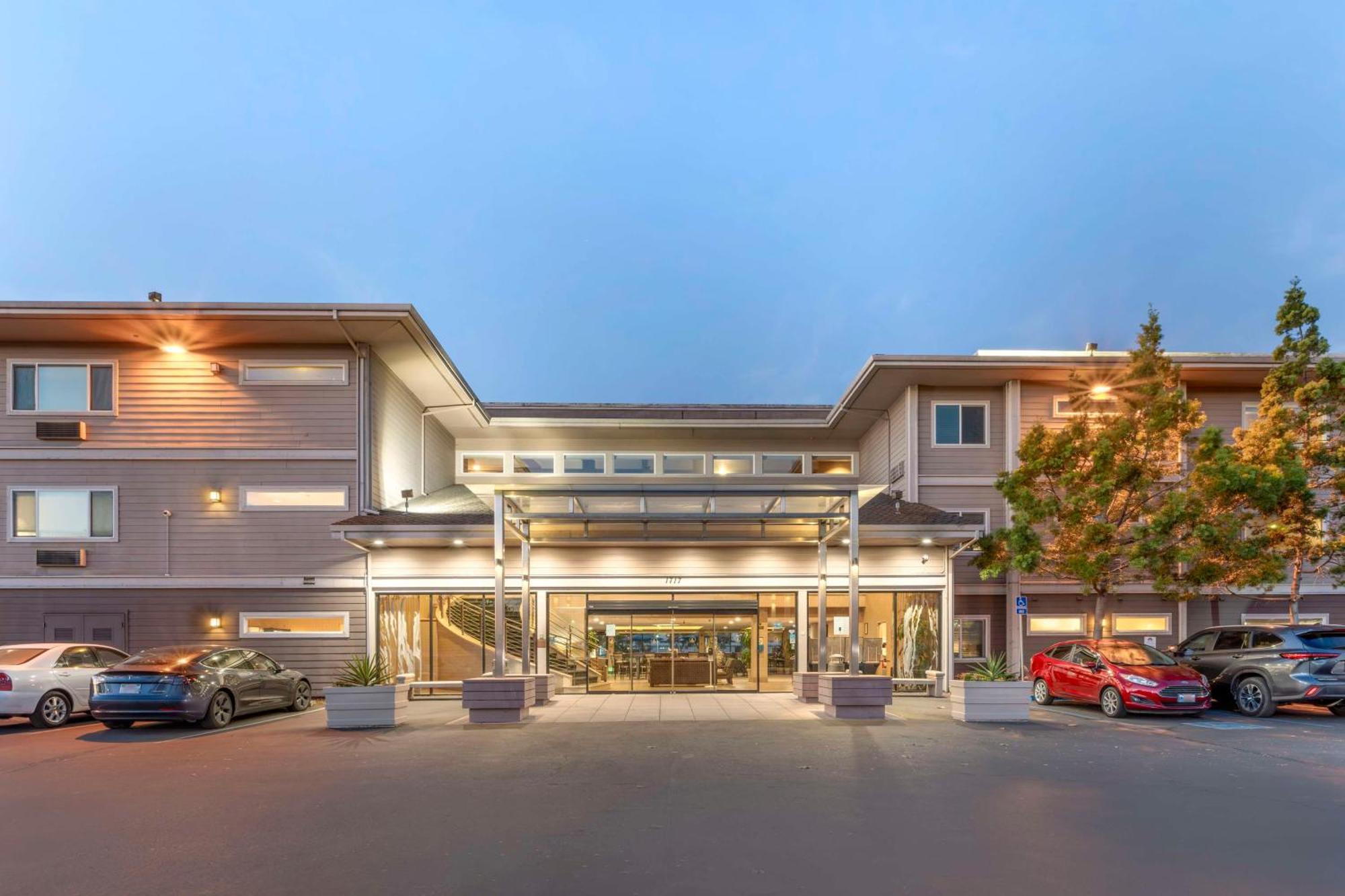 Best Western Plus Bayside Hotel Oakland Exterior photo